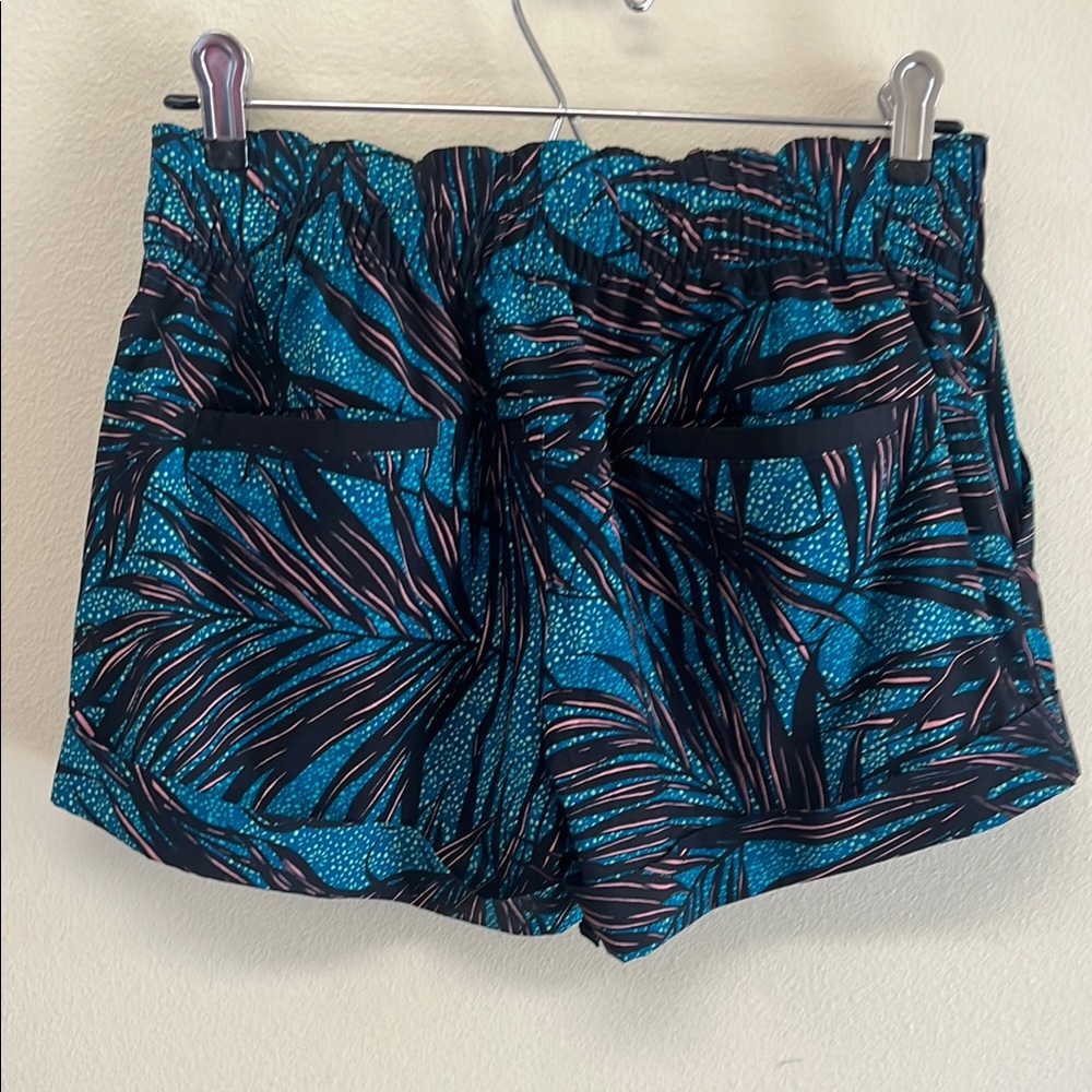 lululemon athletica Teal & Black Printed Women's Shorts size 6 - Picture 3 of 7
